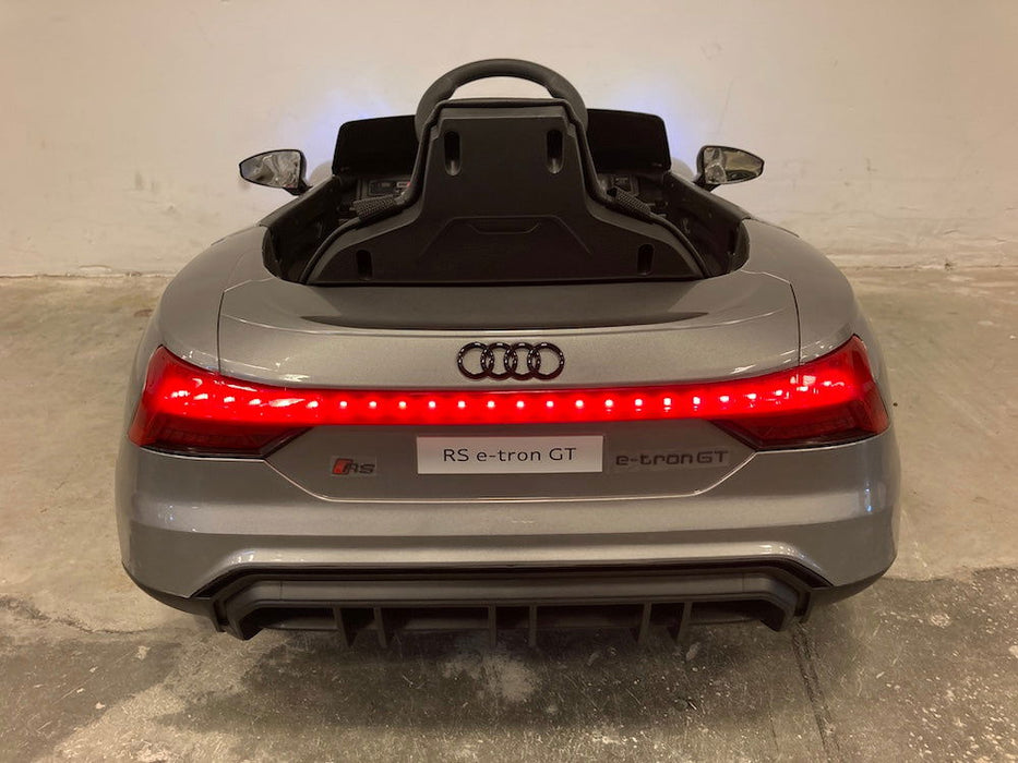 Audi RS E-Tron GT Accu Auto Voor Kinderen 12V 4WD + 2.4G RC (zilver) - Trapautodealer