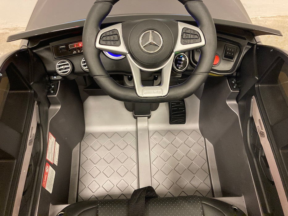 Mercedes GLC 63 kinderauto 1-Persoons 12V 4WD + 2.4G RC (matgrijs) - Trapautodealer